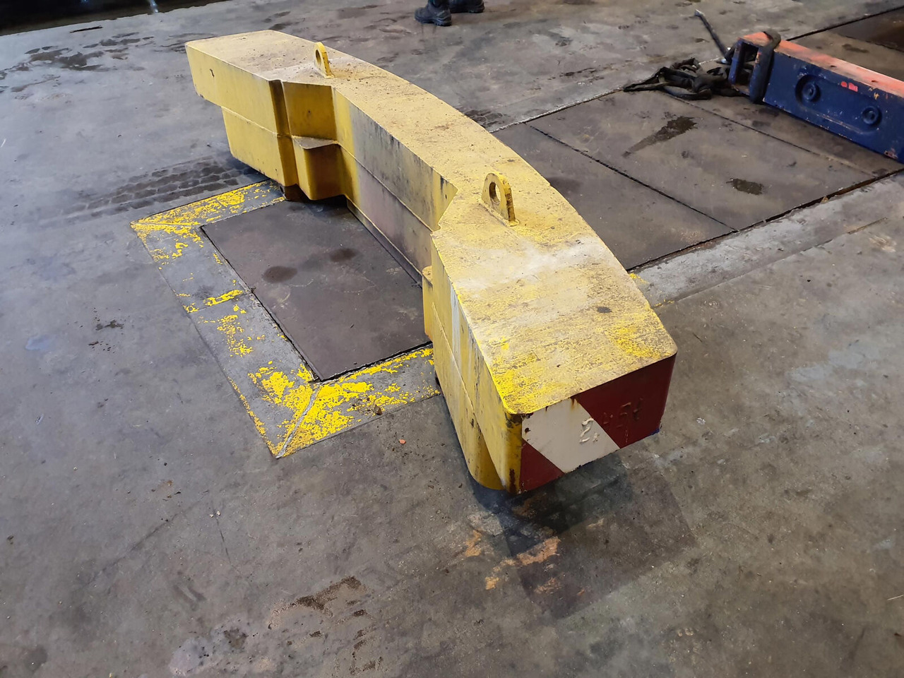FAUN ATF 45 counterweight 2,45 ton - Pretsvars - Autoceltnis: foto 4 FAUN ATF 45 counterweight 2,45 ton - Pretsvars - Autoceltnis: foto 4