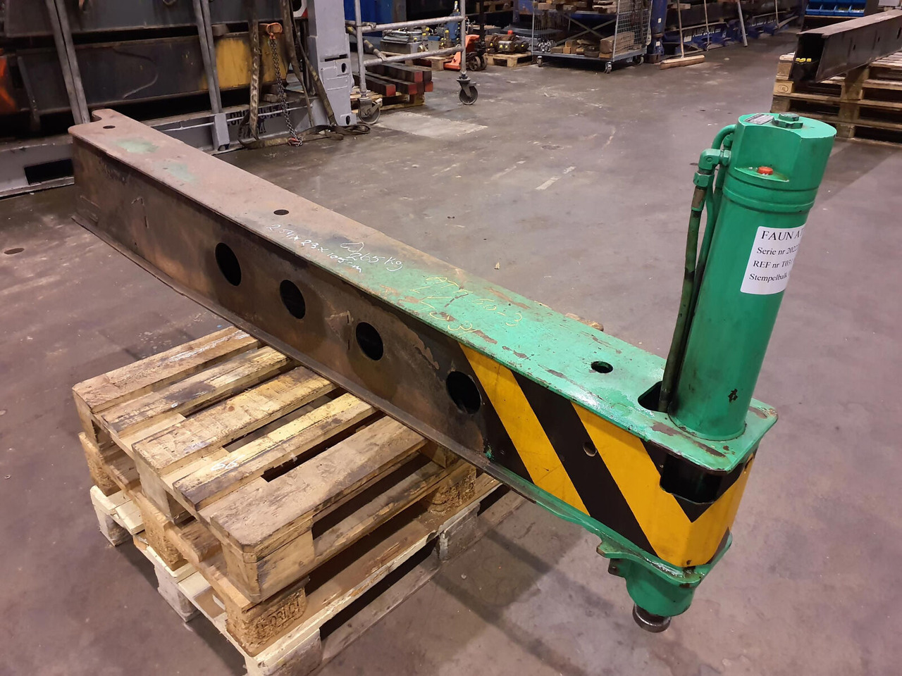 FAUN ATF 60-3 front outigger beam - Piekare - Autoceltnis: foto 1 FAUN ATF 60-3 front outigger beam - Piekare - Autoceltnis: foto 1