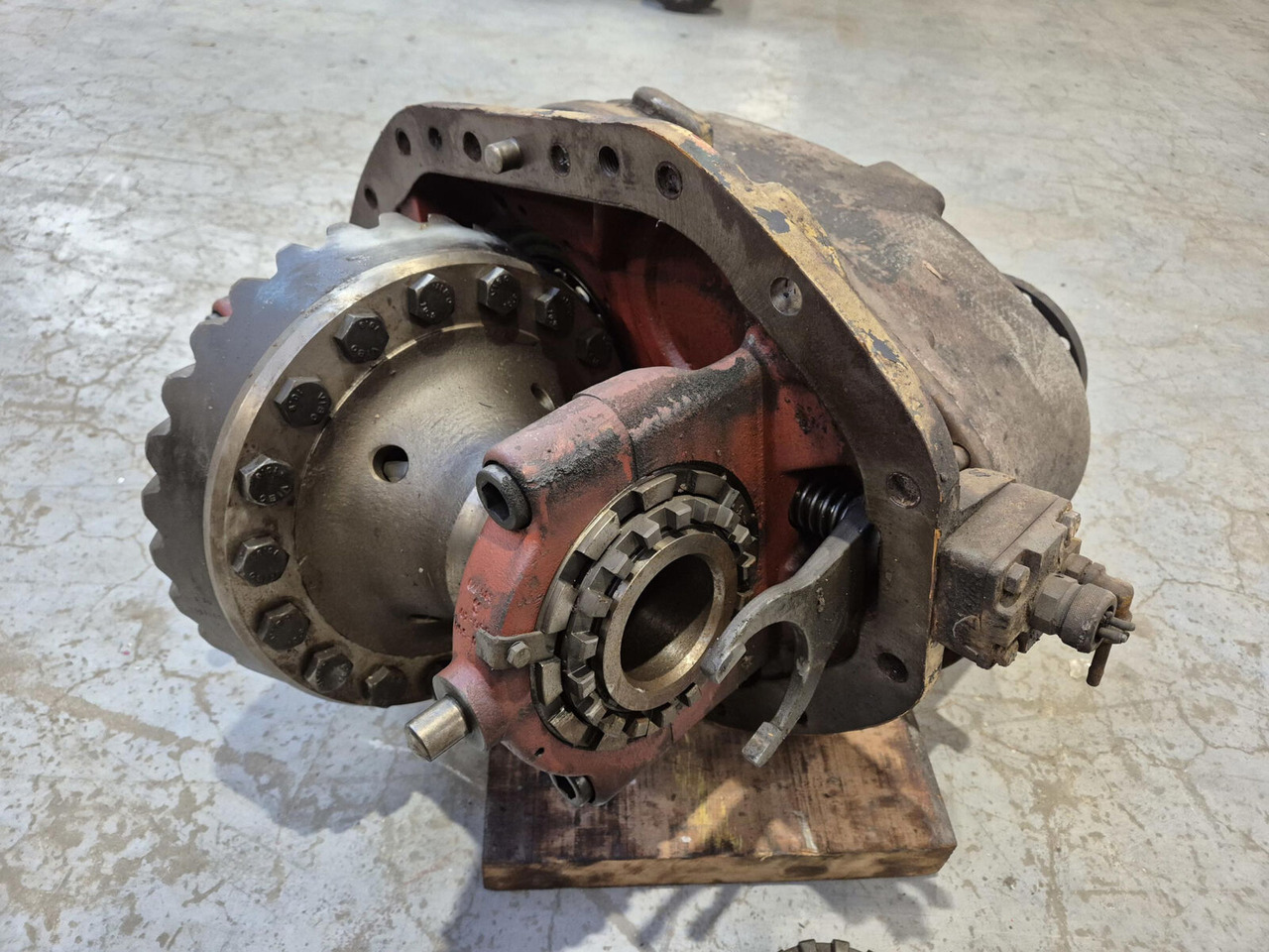 FAUN RTF 60 mid differential 12 x 27 - Diferenciālis - Autoceltnis: foto 1 FAUN RTF 60 mid differential 12 x 27 - Diferenciālis - Autoceltnis: foto 1