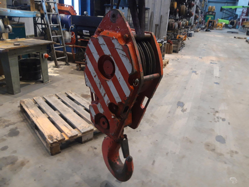 Faun Hookblock 16mm 3 sheave 32 ton - Celtnis-manipulators: foto 3 Faun Hookblock 16mm 3 sheave 32 ton - Celtnis-manipulators: foto 3