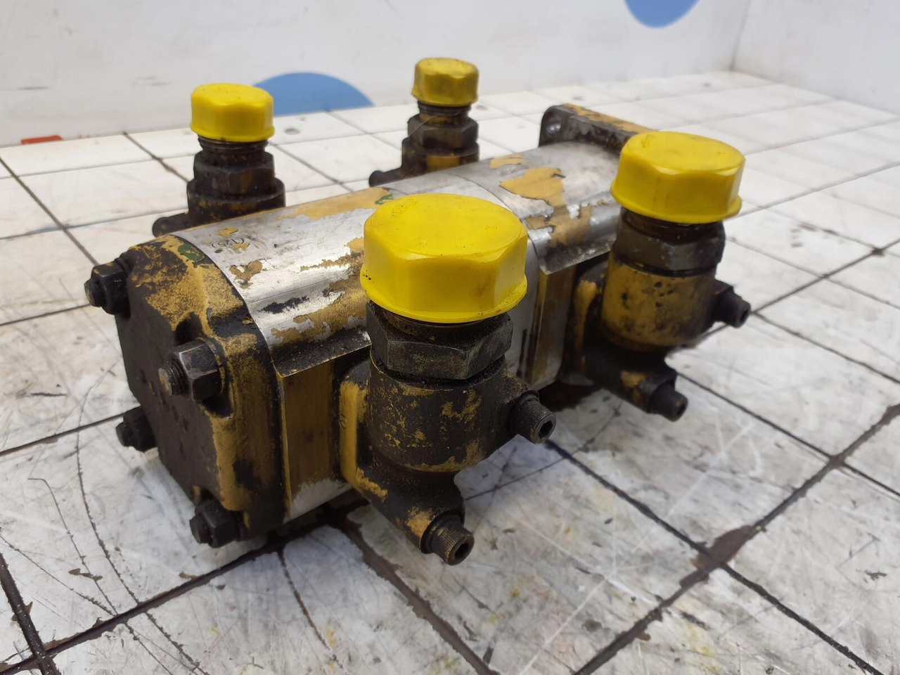 Grove AT 880 dual gear pump steering - Hidrauliskais sūknis - Autoceltnis: foto 4 Grove AT 880 dual gear pump steering - Hidrauliskais sūknis - Autoceltnis: foto 4