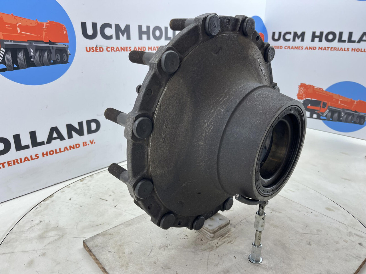 Grove GMK 3050 Megatrak wheel hub - Rumba - Celtnis: foto 3 Grove GMK 3050 Megatrak wheel hub - Rumba - Celtnis: foto 3