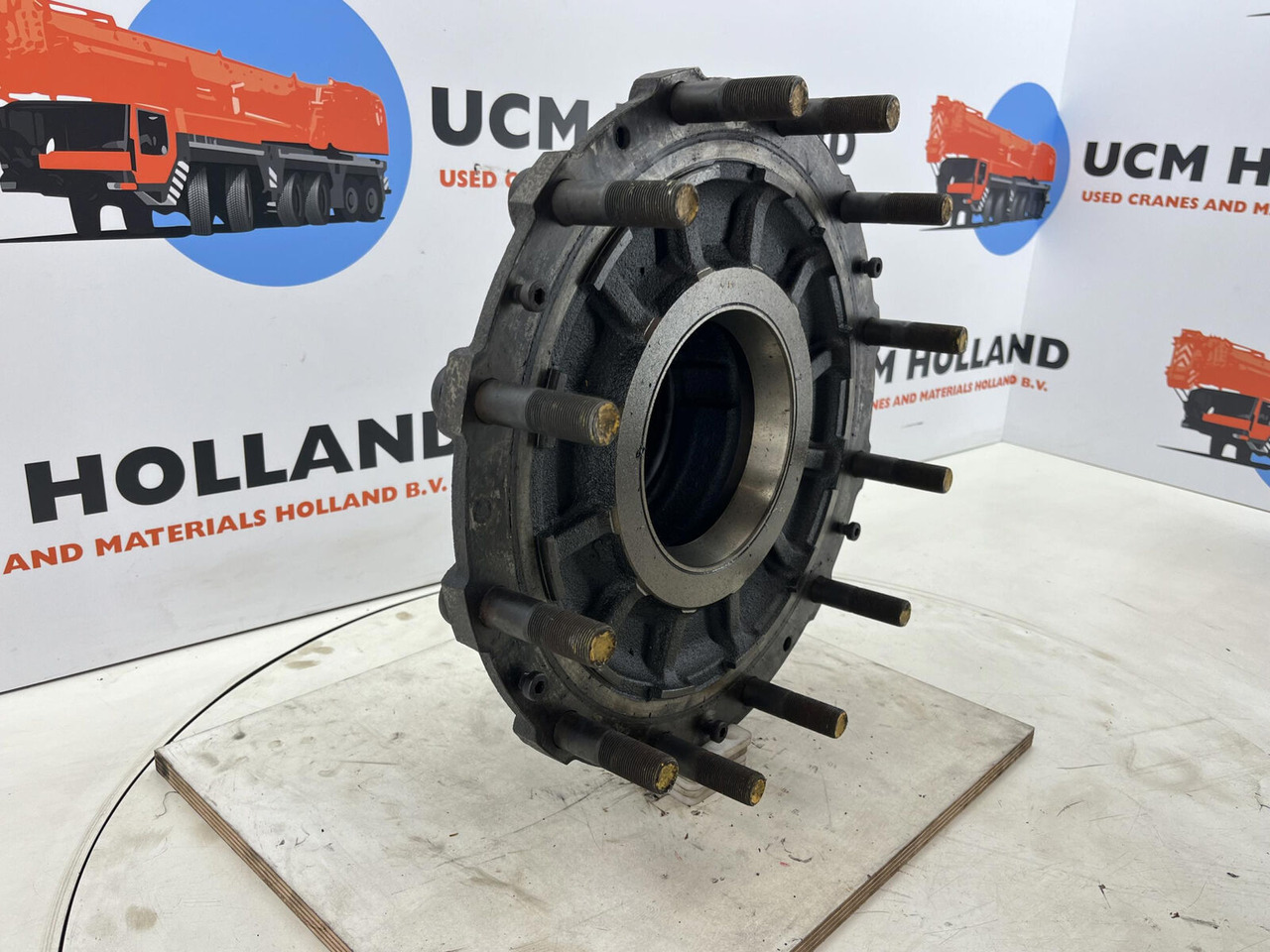 Grove GMK 3050 Megatrak wheel hub - Rumba - Celtnis: foto 2 Grove GMK 3050 Megatrak wheel hub - Rumba - Celtnis: foto 2