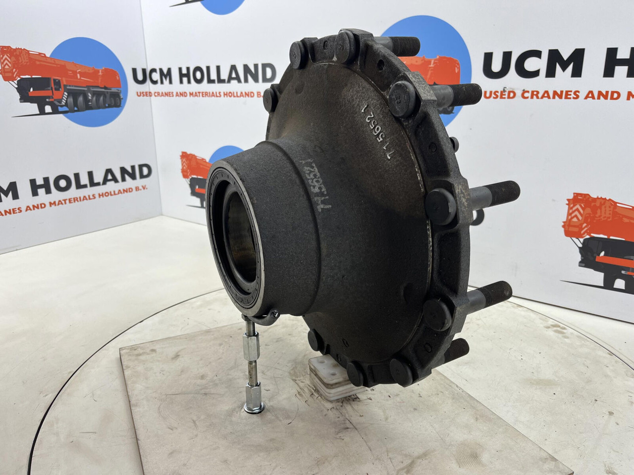 Grove GMK 3050 Megatrak wheel hub - Rumba - Celtnis: foto 4 Grove GMK 3050 Megatrak wheel hub - Rumba - Celtnis: foto 4