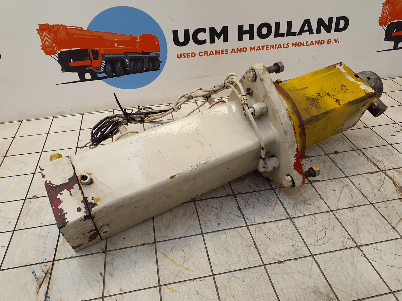 Grove GMK 3050 counterweight cylinder - Hidrauliskais cilindrs - Autoceltnis: foto 2 Grove GMK 3050 counterweight cylinder - Hidrauliskais cilindrs - Autoceltnis: foto 2