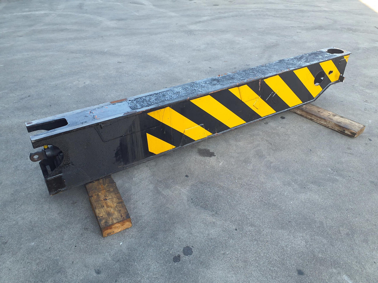 Grove GMK 3050 outrigger beam front - Piekare - Autoceltnis: foto 4 Grove GMK 3050 outrigger beam front - Piekare - Autoceltnis: foto 4