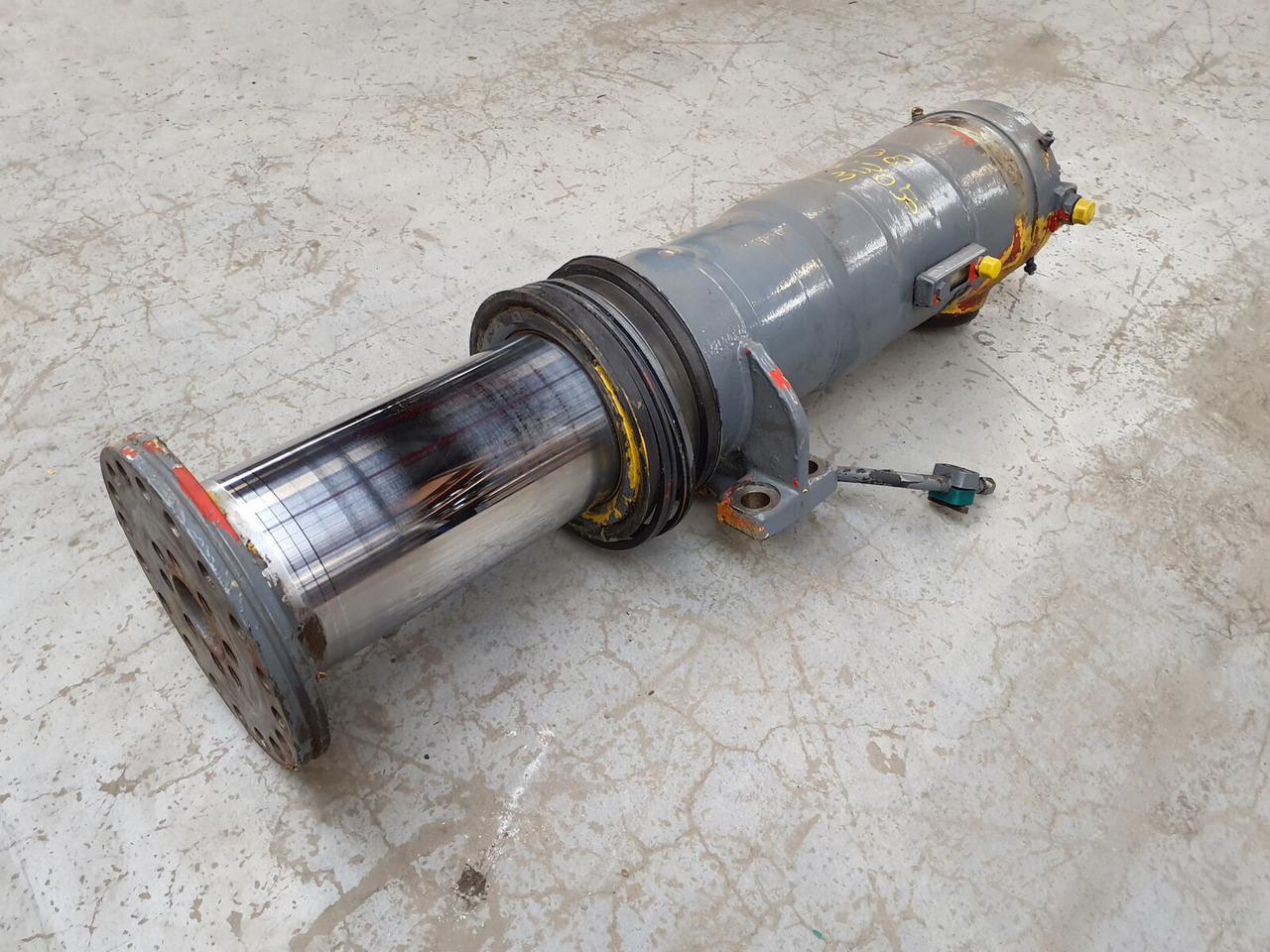 Grove GMK 3050 suspension cylinder - Hidrauliskais cilindrs - Celtnis: foto 2 Grove GMK 3050 suspension cylinder - Hidrauliskais cilindrs - Celtnis: foto 2