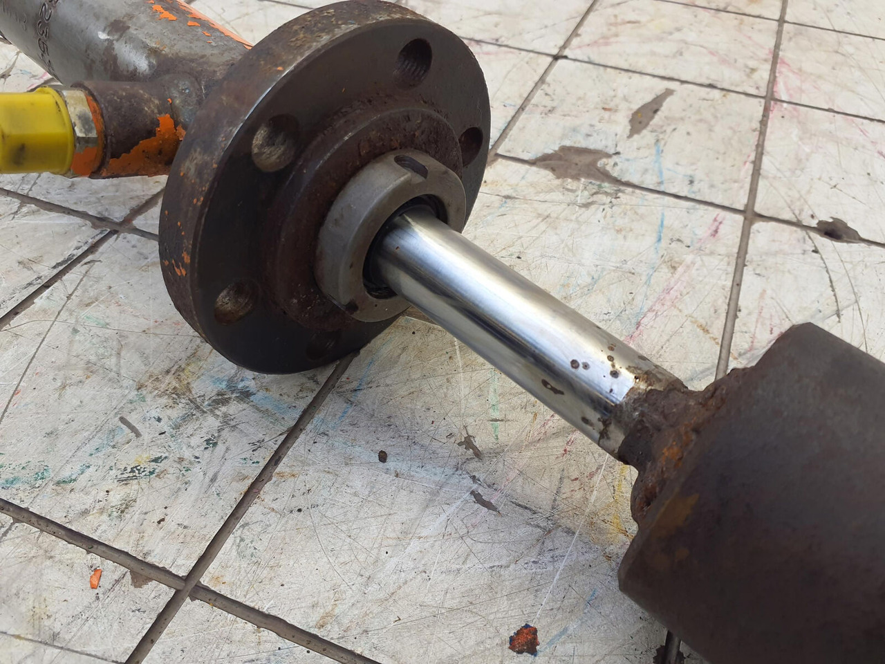 Grove GMK 3055 turn table locking - Hidraulika - Autoceltnis: foto 5 Grove GMK 3055 turn table locking - Hidraulika - Autoceltnis: foto 5