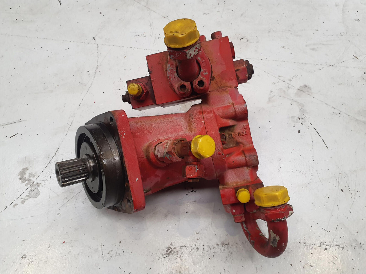 Grove GMK 5100 main hoist - Hidrauliskais motors - Celtnis: foto 1 Grove GMK 5100 main hoist - Hidrauliskais motors - Celtnis: foto 1