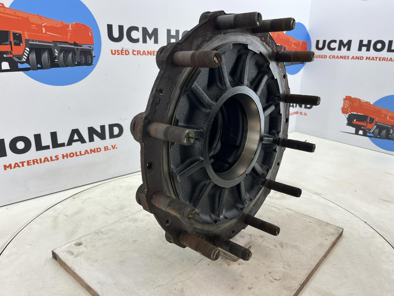 Grove GMK Megatrak wheel hub - Rumba - Celtnis: foto 2 Grove GMK Megatrak wheel hub - Rumba - Celtnis: foto 2