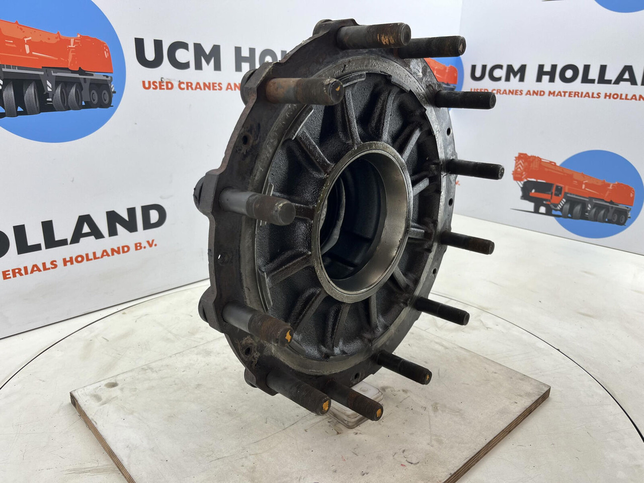 Grove GMK Megatrak wheel hub - Rumba - Celtnis: foto 2 Grove GMK Megatrak wheel hub - Rumba - Celtnis: foto 2