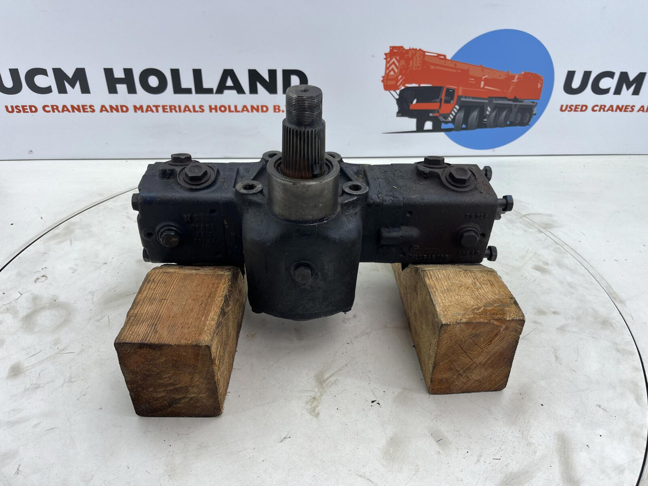 Krupp KMK 4070 steering box only for parts - Stūres mehānisms - Autoceltnis: foto 3 Krupp KMK 4070 steering box only for parts - Stūres mehānisms - Autoceltnis: foto 3