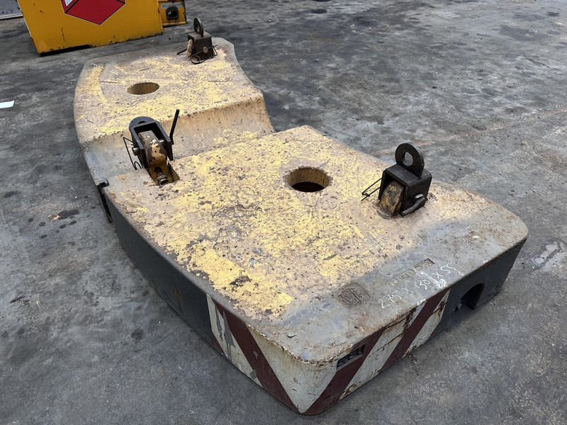 Krupp KMK 4080 - 5110 - 5120 Counterweight 5,8 ton - Pretsvars - Celtniecības tehnika: foto 1 Krupp KMK 4080 - 5110 - 5120 Counterweight 5,8 ton - Pretsvars - Celtniecības tehnika: foto 1