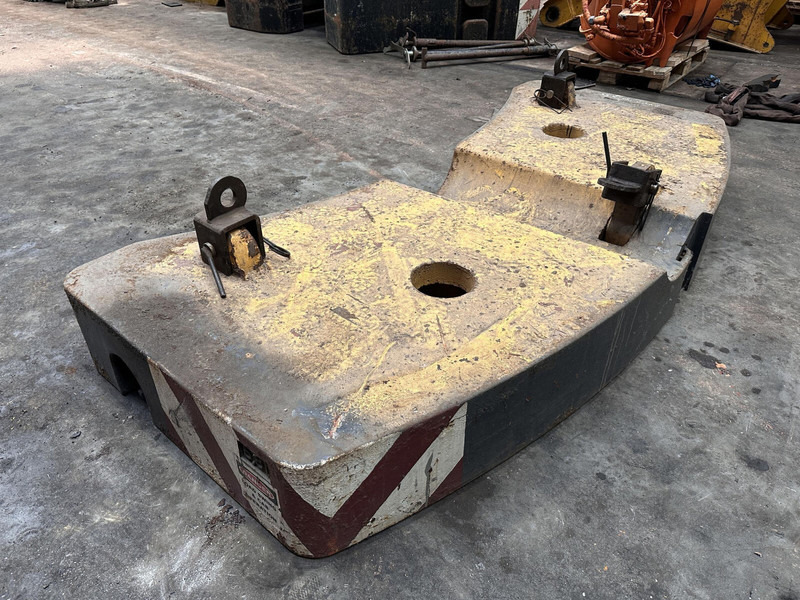 Krupp KMK 4080 - 5110 - 5120 Counterweight 5,8 ton - Pretsvars - Celtniecības tehnika: foto 4 Krupp KMK 4080 - 5110 - 5120 Counterweight 5,8 ton - Pretsvars - Celtniecības tehnika: foto 4