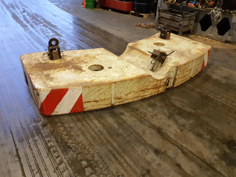 Krupp KMK 4080-5110-5120 counterweight 5,8 ton - Pretsvars - Celtniecības tehnika: foto 1 Krupp KMK 4080-5110-5120 counterweight 5,8 ton - Pretsvars - Celtniecības tehnika: foto 1