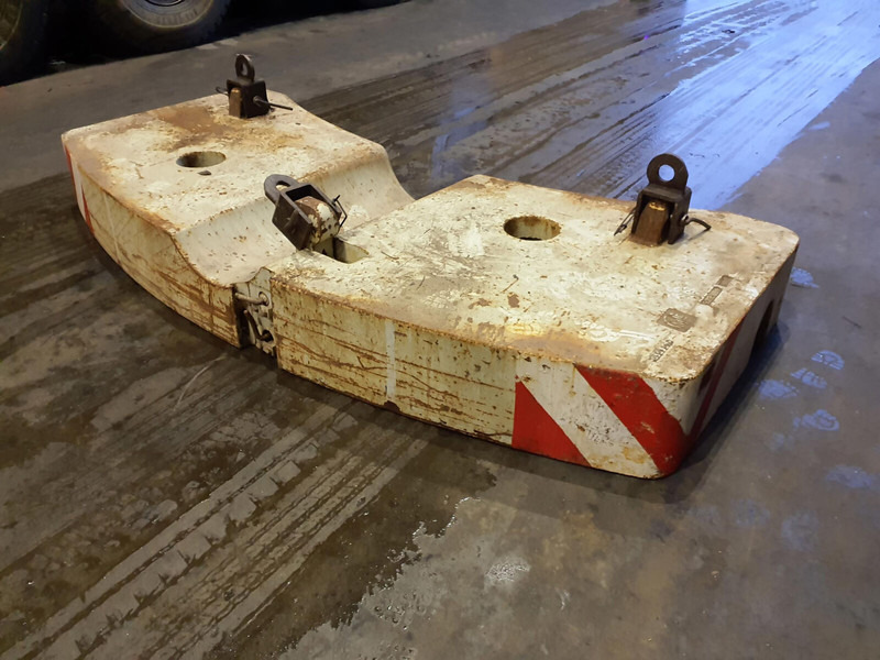 Krupp KMK 4080-5110-5120 counterweight 5,8 ton - Pretsvars - Celtniecības tehnika: foto 2 Krupp KMK 4080-5110-5120 counterweight 5,8 ton - Pretsvars - Celtniecības tehnika: foto 2