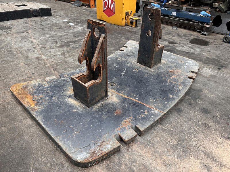 Krupp KMK 5160 counterweight 3,2 ton - Pretsvars - Celtniecības tehnika: foto 2 Krupp KMK 5160 counterweight 3,2 ton - Pretsvars - Celtniecības tehnika: foto 2
