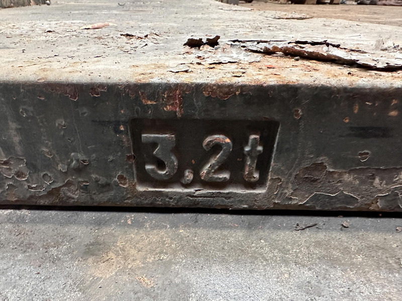 Krupp KMK 5160 counterweight 3,2 ton - Pretsvars - Celtniecības tehnika: foto 5 Krupp KMK 5160 counterweight 3,2 ton - Pretsvars - Celtniecības tehnika: foto 5