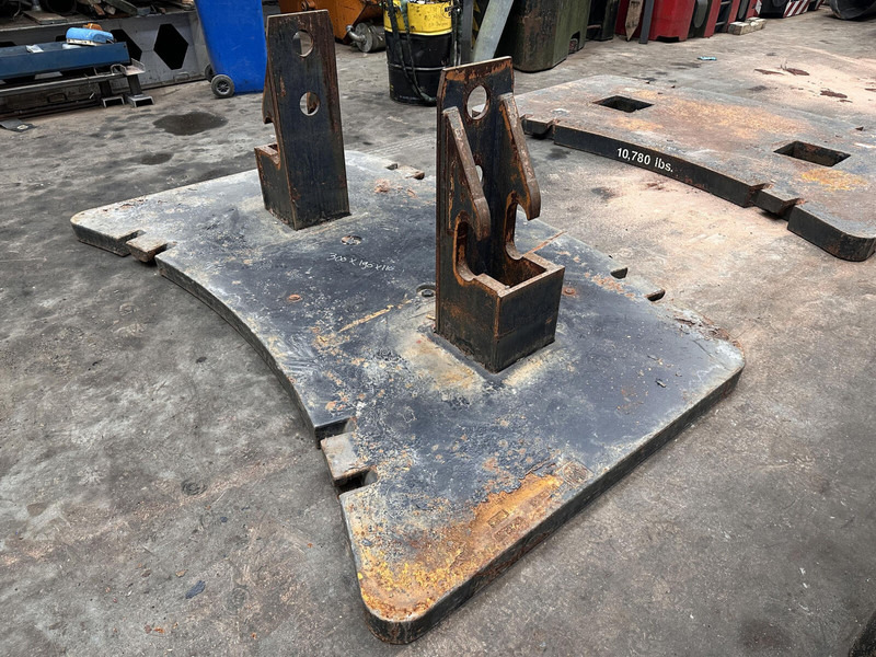 Krupp KMK 5160 counterweight 3,2 ton - Pretsvars - Celtniecības tehnika: foto 1 Krupp KMK 5160 counterweight 3,2 ton - Pretsvars - Celtniecības tehnika: foto 1