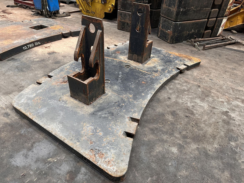 Krupp KMK 5160 counterweight 3,2 ton - Pretsvars - Celtniecības tehnika: foto 3 Krupp KMK 5160 counterweight 3,2 ton - Pretsvars - Celtniecības tehnika: foto 3