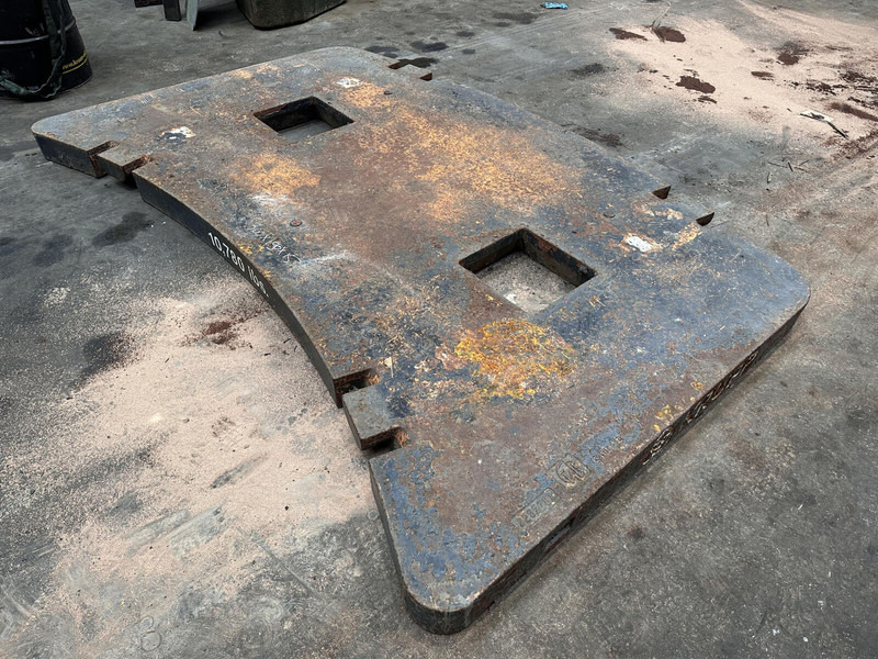 Krupp KMK 5160 counterweight 4,9 ton - Pretsvars - Celtniecības tehnika: foto 1 Krupp KMK 5160 counterweight 4,9 ton - Pretsvars - Celtniecības tehnika: foto 1