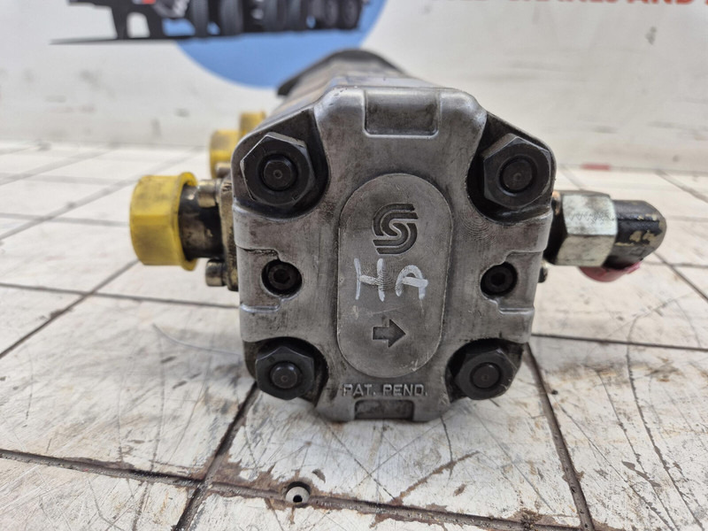 Liebherr LTM 1035-2 3 way gear pump - Hidrauliskais sūknis - Celtnis: foto 5 Liebherr LTM 1035-2 3 way gear pump - Hidrauliskais sūknis - Celtnis: foto 5