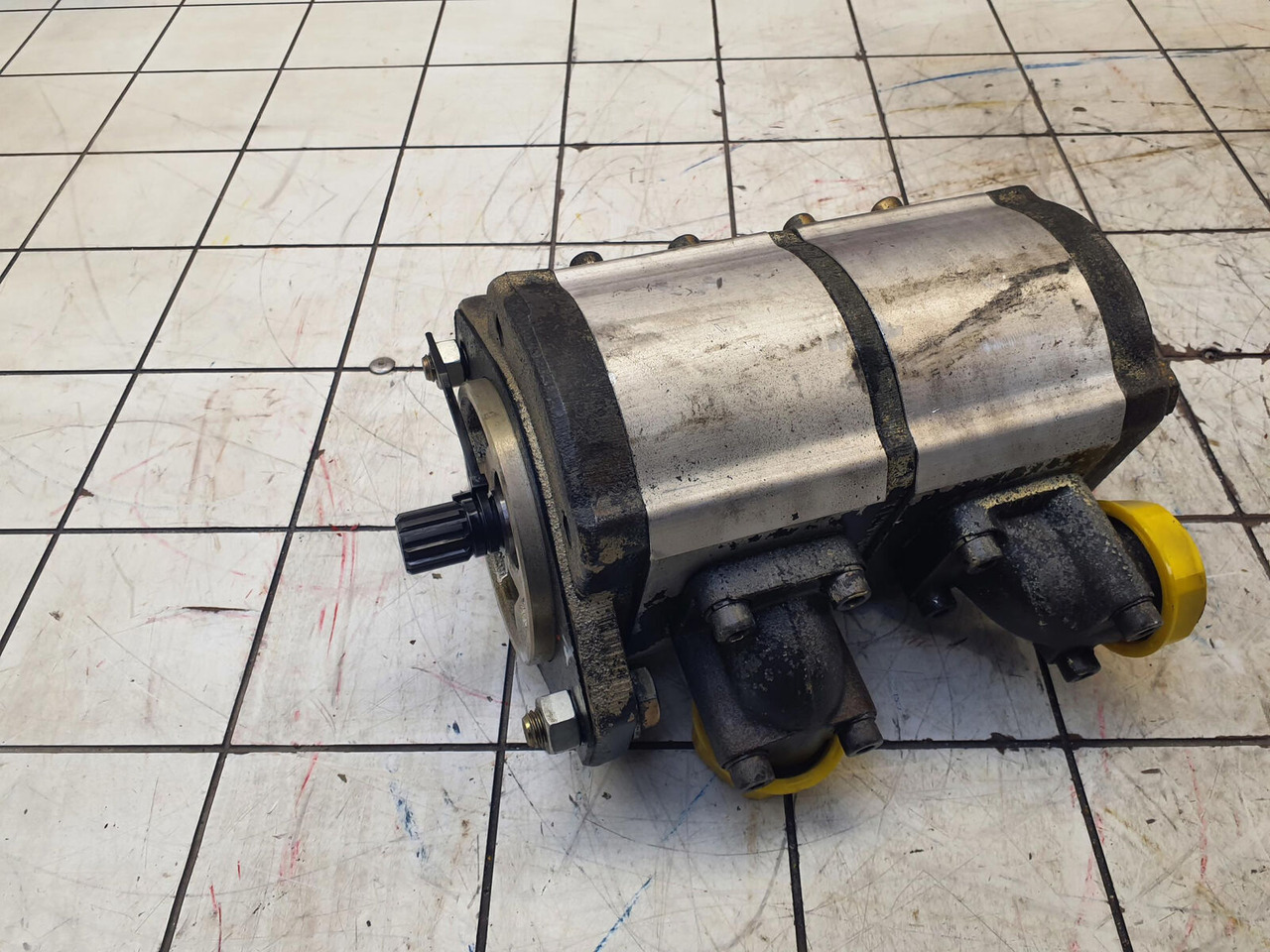 Liebherr LTM 1045-3.1 dual gear pump - Hidrauliskais sūknis - Autoceltnis: foto 4 Liebherr LTM 1045-3.1 dual gear pump - Hidrauliskais sūknis - Autoceltnis: foto 4