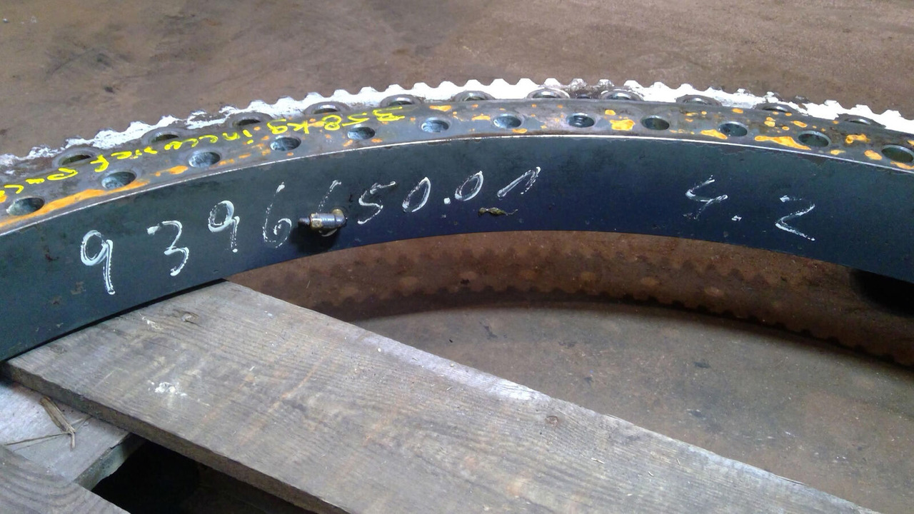 Liebherr LTM 1045-3.1 slew ring - Devēja gredzens - Autoceltnis: foto 3 Liebherr LTM 1045-3.1 slew ring - Devēja gredzens - Autoceltnis: foto 3