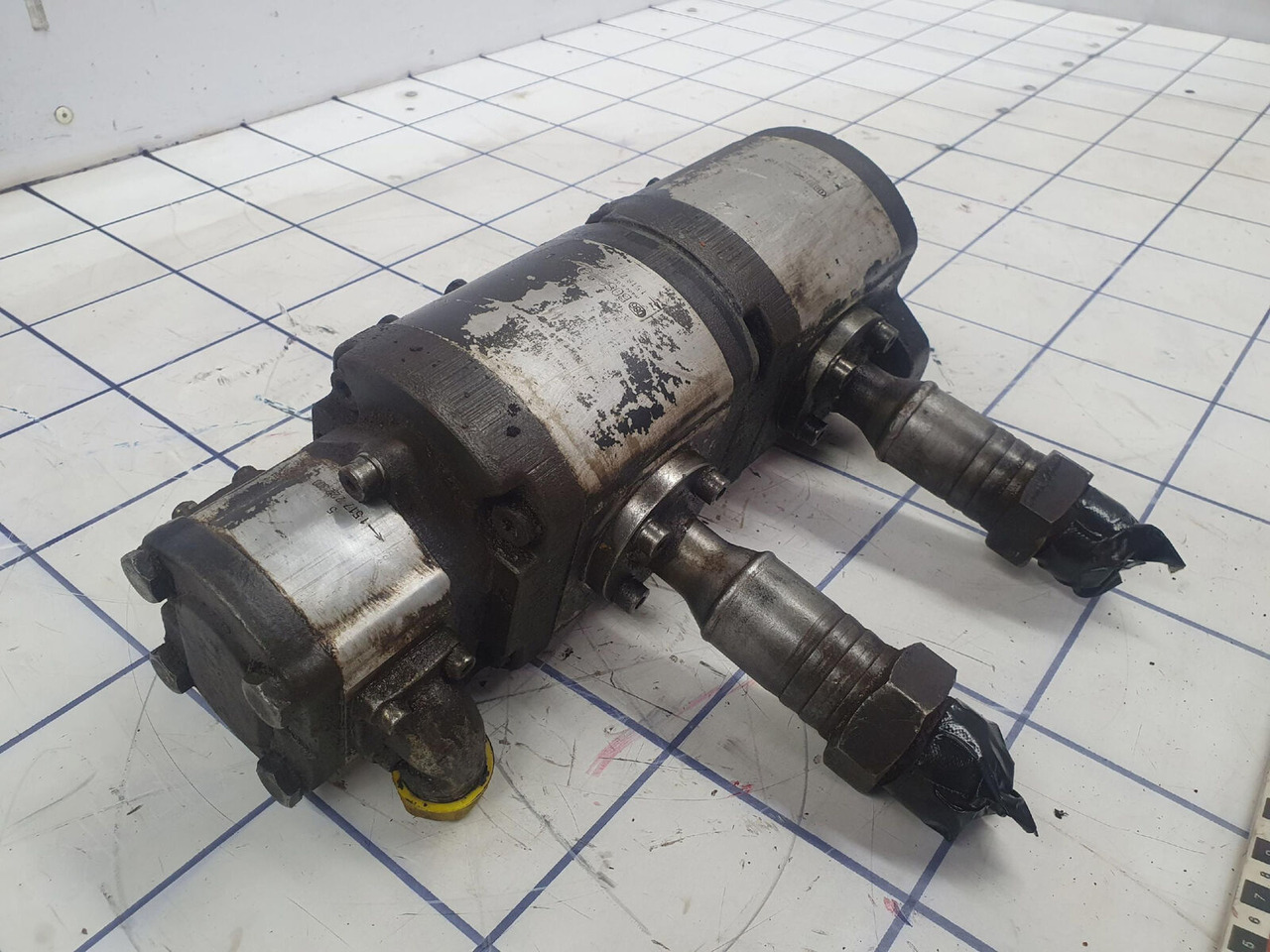 Liebherr LTM 1050-1 TRIPLE GEAR PUMP - Hidrauliskais sūknis - Autoceltnis: foto 3 Liebherr LTM 1050-1 TRIPLE GEAR PUMP - Hidrauliskais sūknis - Autoceltnis: foto 3