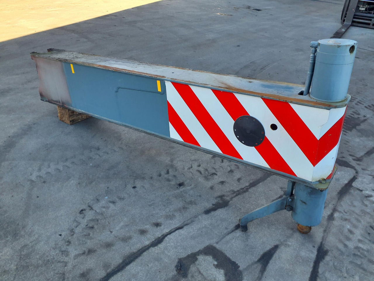 Liebherr LTM 1070-4.1 outrigger beam complete rear - Piekare - Autoceltnis: foto 1 Liebherr LTM 1070-4.1 outrigger beam complete rear - Piekare - Autoceltnis: foto 1