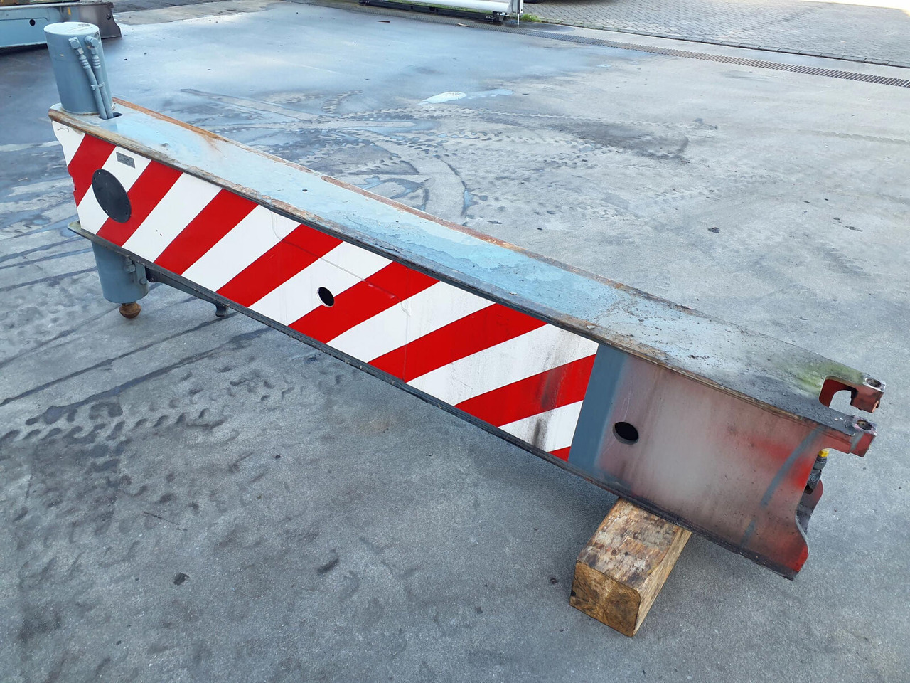 Liebherr LTM 1070-4.1 outrigger beam complete rear - Piekare - Autoceltnis: foto 4 Liebherr LTM 1070-4.1 outrigger beam complete rear - Piekare - Autoceltnis: foto 4