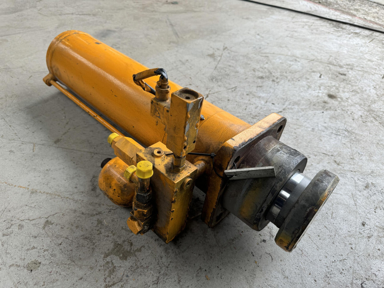 Liebherr LTM 1080-1 ballast extension ram - Hidrauliskais cilindrs - Autoceltnis: foto 3 Liebherr LTM 1080-1 ballast extension ram - Hidrauliskais cilindrs - Autoceltnis: foto 3
