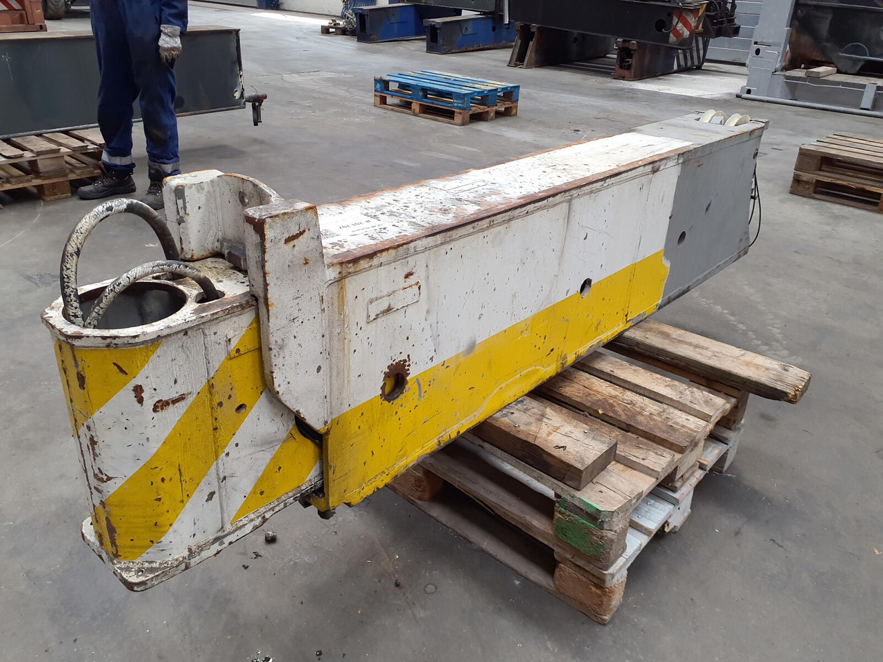 Liebherr LTM 1090-2 outrigger beam - Piekare - Celtnis: foto 2 Liebherr LTM 1090-2 outrigger beam - Piekare - Celtnis: foto 2