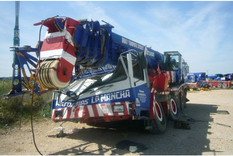 Liebherr LTM 1090 for parts - Visurgājējs celtnis: foto 1 Liebherr LTM 1090 for parts - Visurgājējs celtnis: foto 1