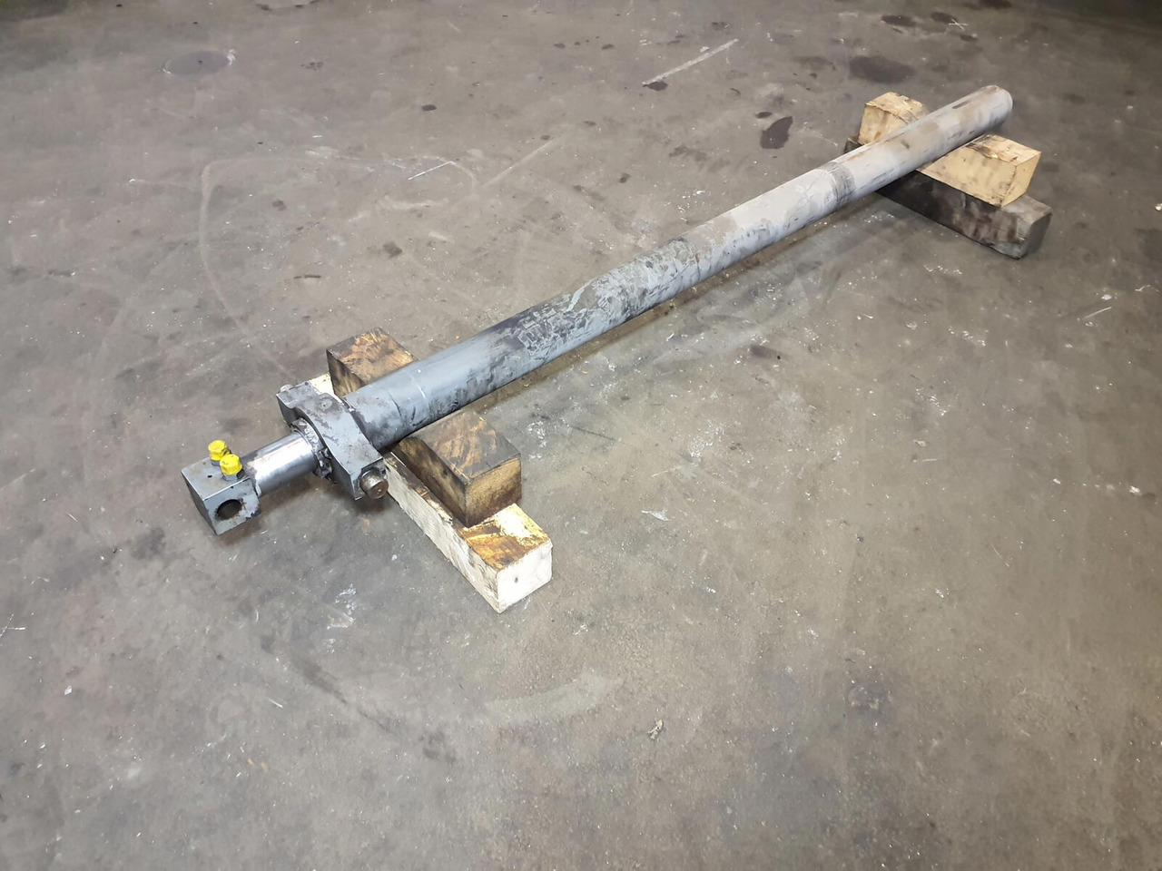 Liebherr LTM 1250-6.1 Extension ram sliding beam - Hidrauliskais cilindrs - Celtnis: foto 2 Liebherr LTM 1250-6.1 Extension ram sliding beam - Hidrauliskais cilindrs - Celtnis: foto 2