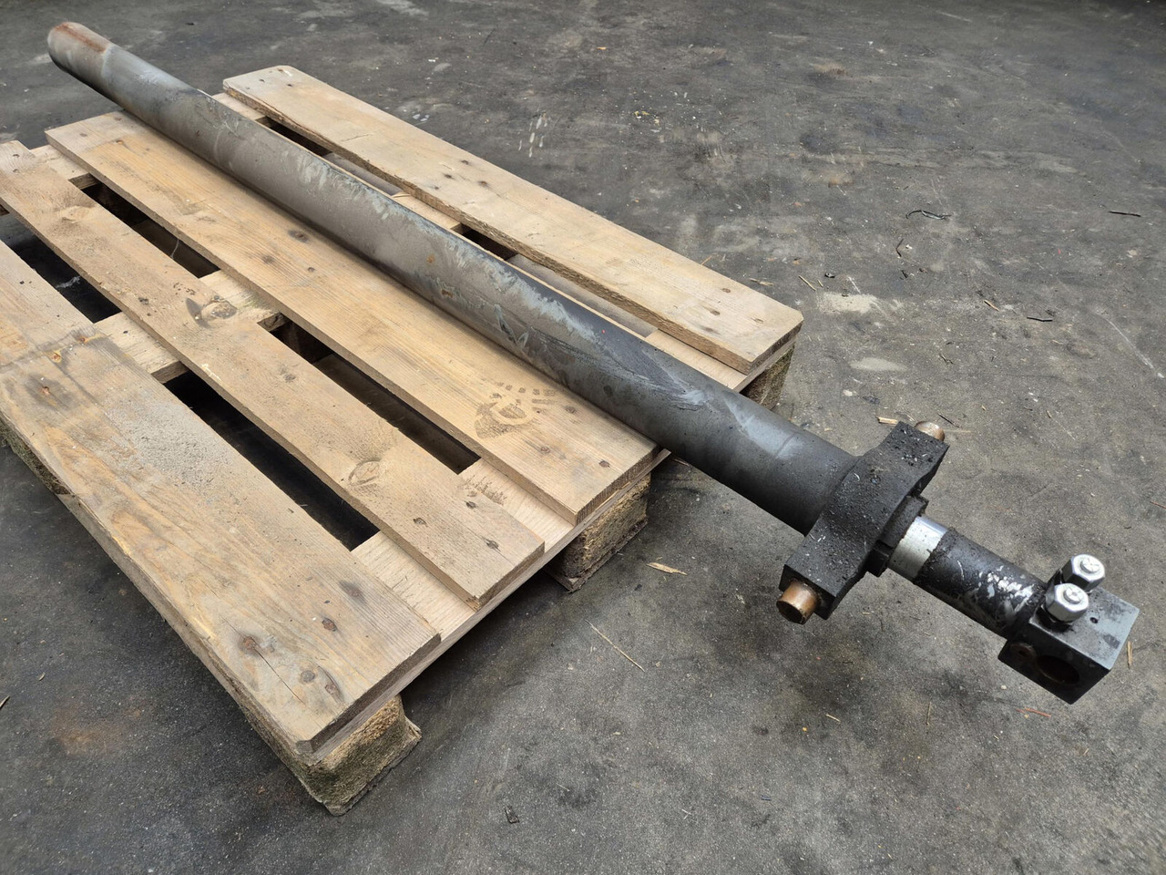 Liebherr LTM 1250-6.1 Extension ram sliding beam - Hidrauliskais cilindrs - Autoceltnis: foto 1 Liebherr LTM 1250-6.1 Extension ram sliding beam - Hidrauliskais cilindrs - Autoceltnis: foto 1