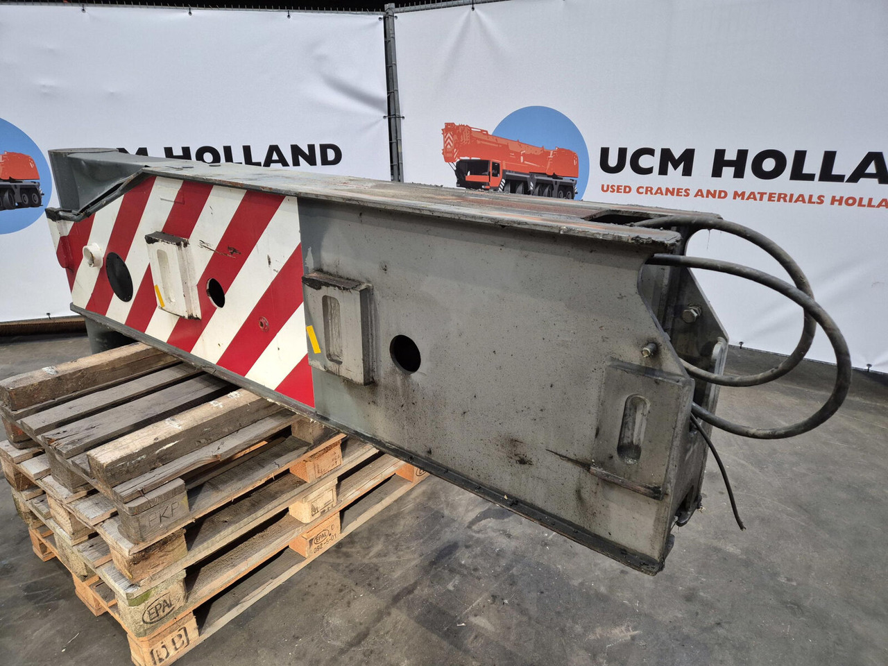 Liebherr LTM 1250-6.1 outriggerbeam rear with support cylinder - Piekare - Celtnis: foto 4 Liebherr LTM 1250-6.1 outriggerbeam rear with support cylinder - Piekare - Celtnis: foto 4