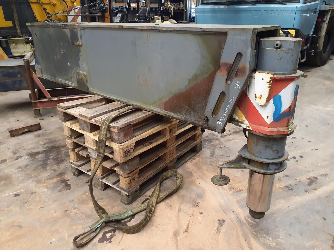 Liebherr LTM 1300 outrigger complete rear L - Piekare - Autoceltnis: foto 1 Liebherr LTM 1300 outrigger complete rear L - Piekare - Autoceltnis: foto 1