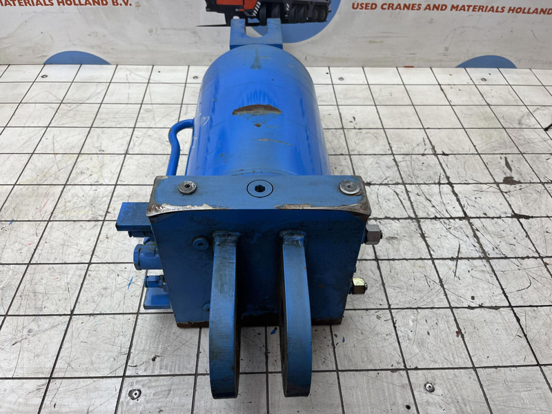 Liebherr LTM 1400-7.1 luffing cylinder TY-frame - Piekare - Celtnis: foto 1 Liebherr LTM 1400-7.1 luffing cylinder TY-frame - Piekare - Celtnis: foto 1