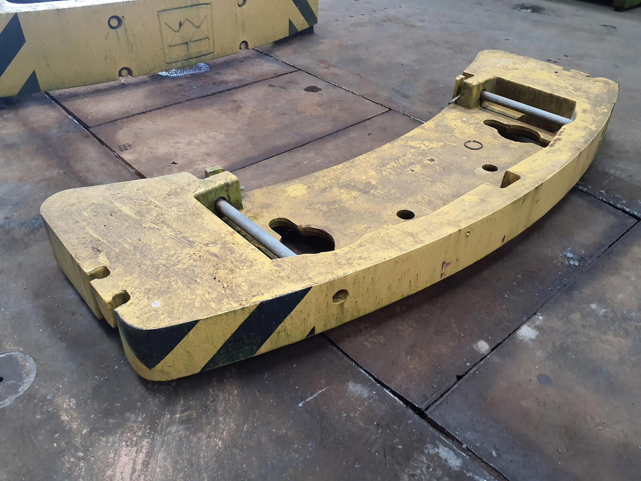 PPM ATT 400-3 counterweight 1.3 ton - Pretsvars - Autoceltnis: foto 1 PPM ATT 400-3 counterweight 1.3 ton - Pretsvars - Autoceltnis: foto 1