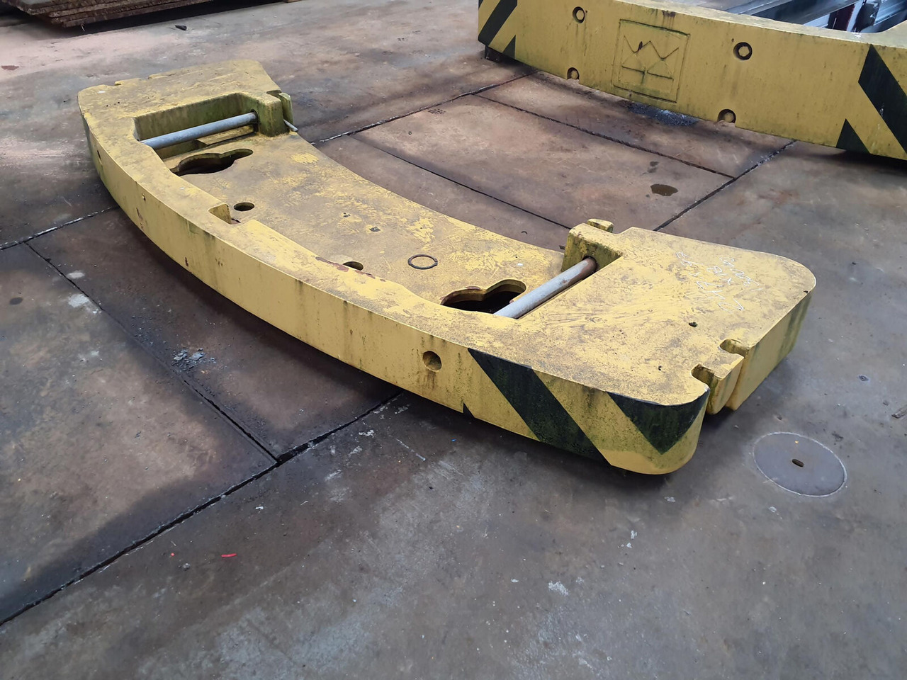 PPM ATT 400-3 counterweight 1.3 ton - Pretsvars - Autoceltnis: foto 5 PPM ATT 400-3 counterweight 1.3 ton - Pretsvars - Autoceltnis: foto 5