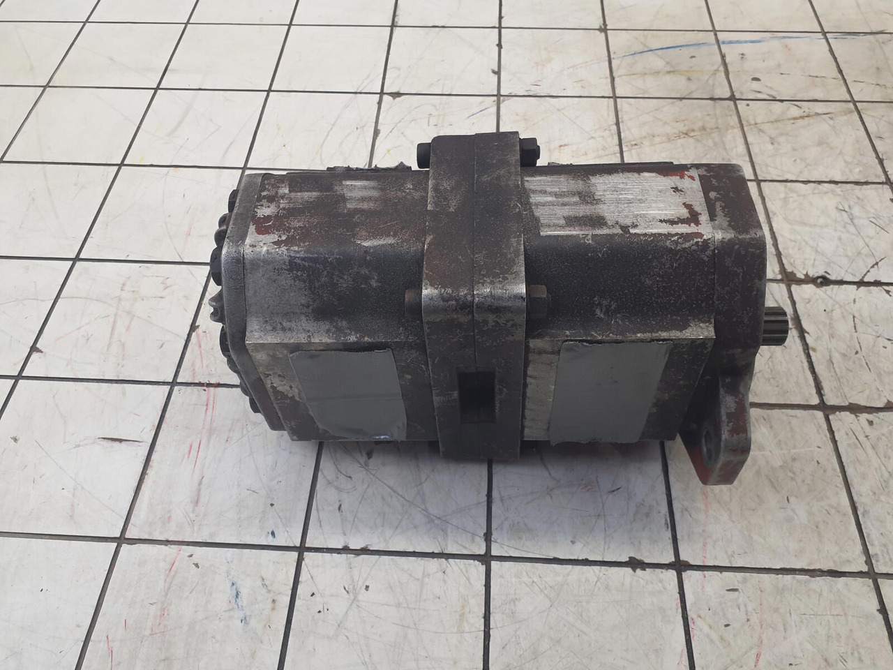 Sundstrand dual gear pump - Hidrauliskais sūknis - Autoceltnis: foto 1 Sundstrand dual gear pump - Hidrauliskais sūknis - Autoceltnis: foto 1