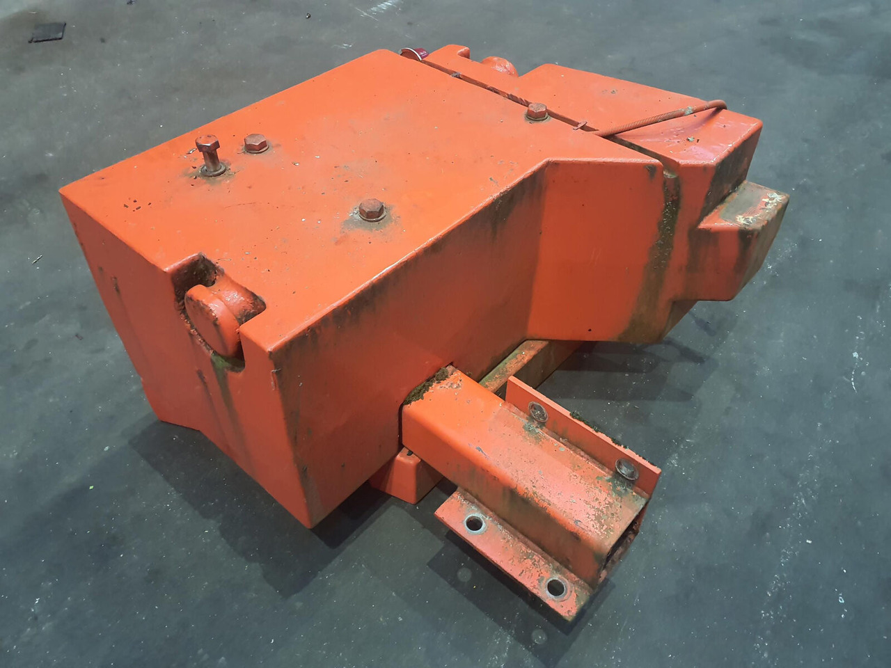Terex AC 155 counterweight 1.2t + 0,3t right - Pretsvars - Autoceltnis: foto 3 Terex AC 155 counterweight 1.2t + 0,3t right - Pretsvars - Autoceltnis: foto 3