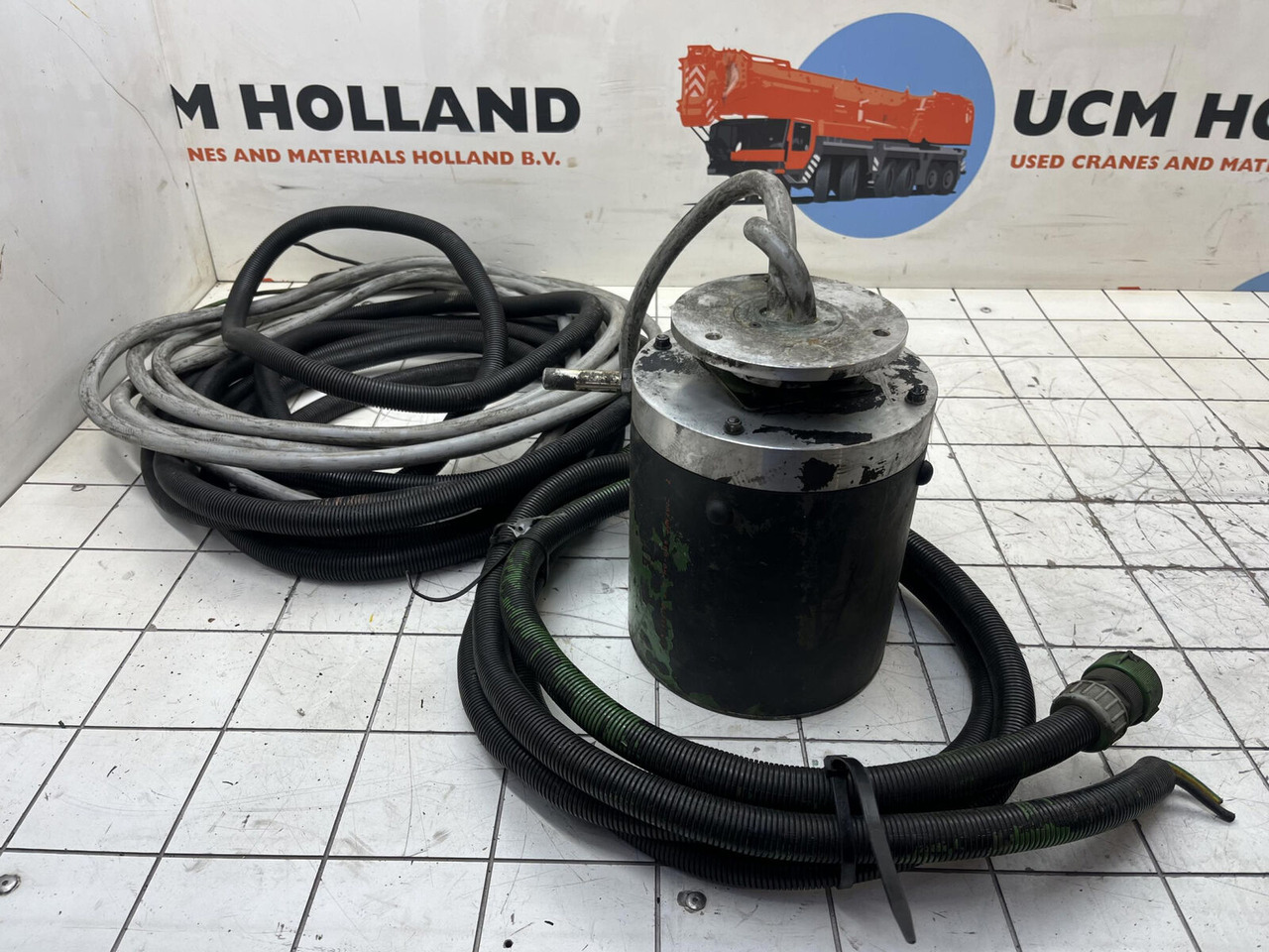 Terex AC 155 slip ring assy - Elektrosistēma - Autoceltnis: foto 1 Terex AC 155 slip ring assy - Elektrosistēma - Autoceltnis: foto 1