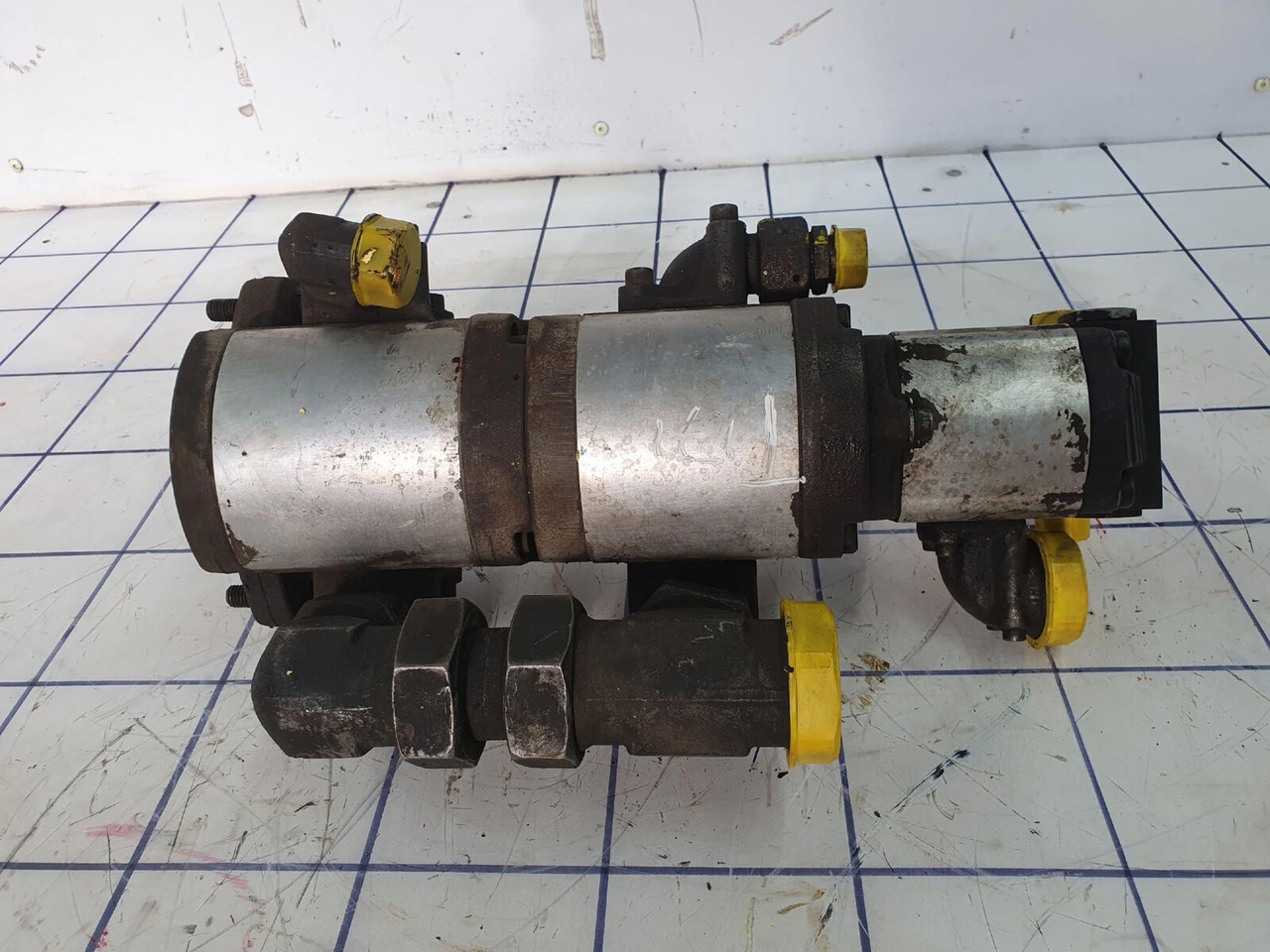 Terex AC 205 3 way gear pump - Hidrauliskais sūknis - Autoceltnis: foto 3 Terex AC 205 3 way gear pump - Hidrauliskais sūknis - Autoceltnis: foto 3