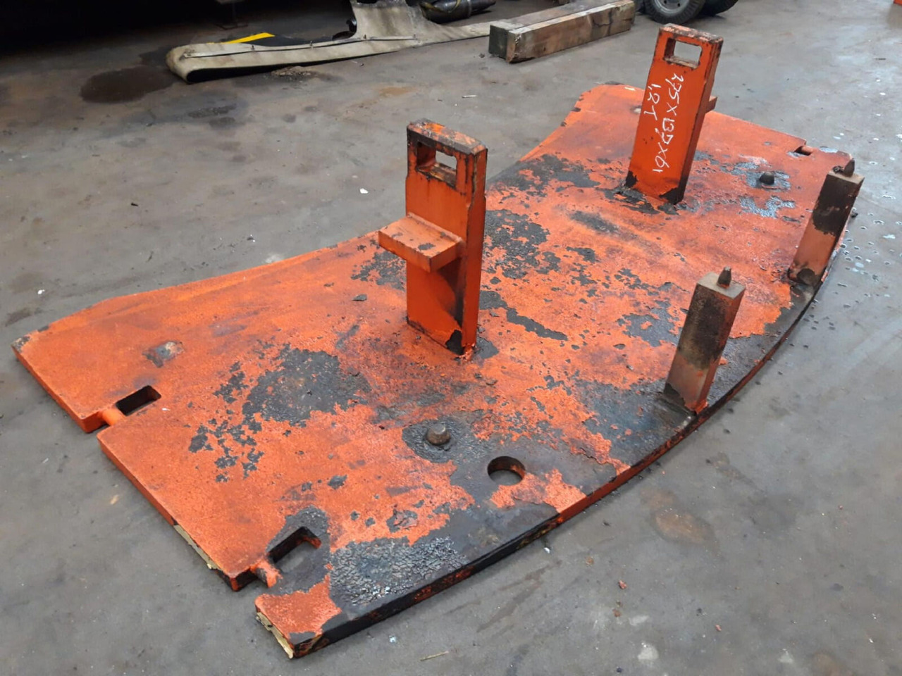 Terex AC 205 counterweight 1,2 ton - Pretsvars - Autoceltnis: foto 3 Terex AC 205 counterweight 1,2 ton - Pretsvars - Autoceltnis: foto 3