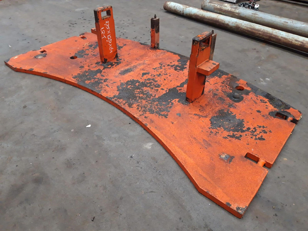 Terex AC 205 counterweight 1,2 ton - Pretsvars - Autoceltnis: foto 1 Terex AC 205 counterweight 1,2 ton - Pretsvars - Autoceltnis: foto 1