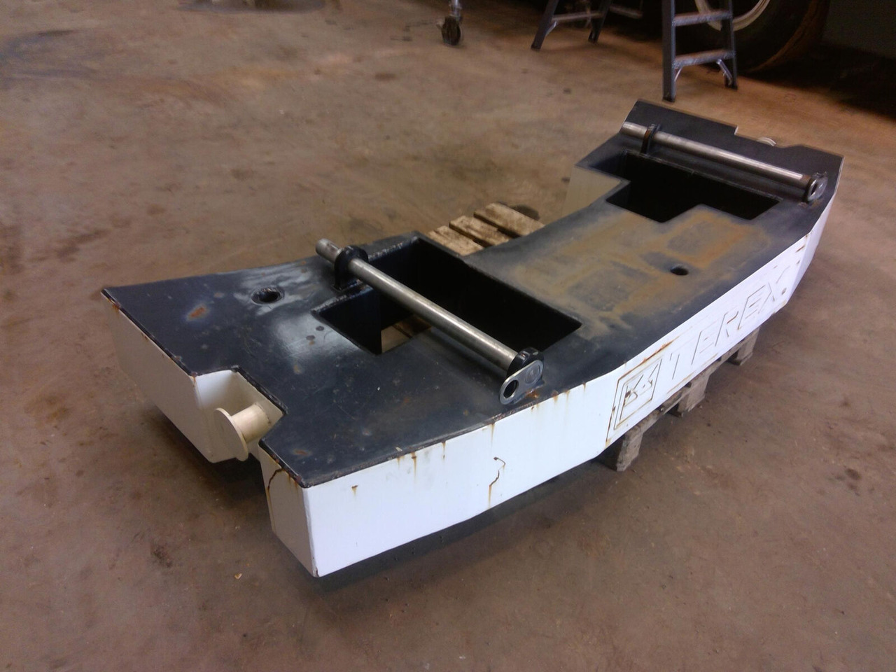 Terex Terex Challenger 3160 counterweight 2,26 Ton - Pretsvars - Autoceltnis: foto 2 Terex Terex Challenger 3160 counterweight 2,26 Ton - Pretsvars - Autoceltnis: foto 2