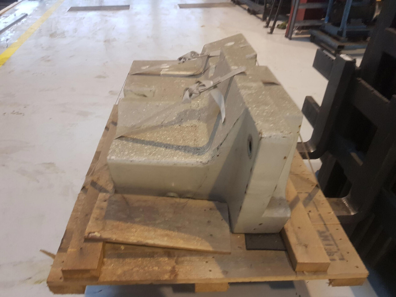 Terex Terex Challenger 4200 counterweight 1,4 ton - Pretsvars - Autoceltnis: foto 5 Terex Terex Challenger 4200 counterweight 1,4 ton - Pretsvars - Autoceltnis: foto 5
