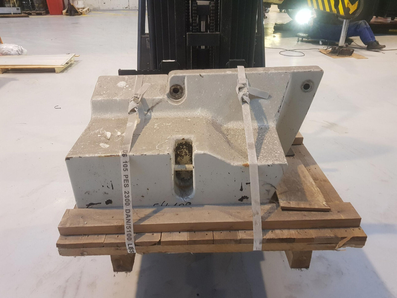 Terex Terex Challenger 4200 counterweight 1,4 ton - Pretsvars - Autoceltnis: foto 1 Terex Terex Challenger 4200 counterweight 1,4 ton - Pretsvars - Autoceltnis: foto 1